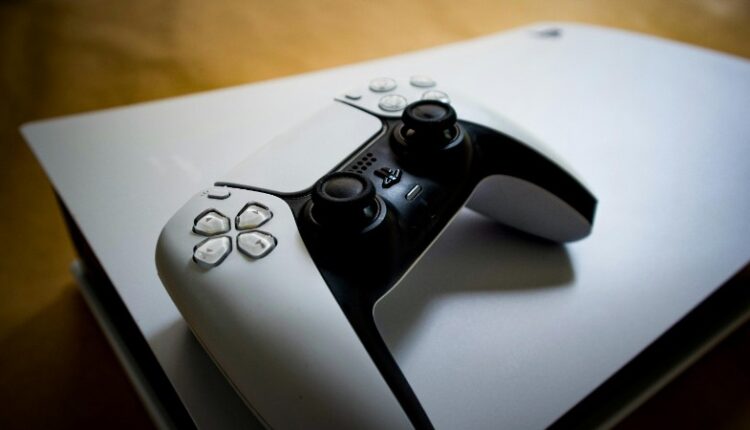 Detailed shot of a PlayStation 5 controller resting on the console, highlighting modern gaming design., tags: für 2025 deutsche - pexel