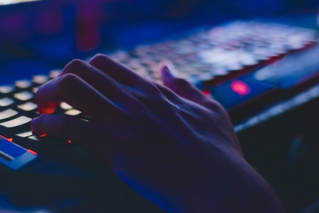 Immer mehr Gamer spielen online.