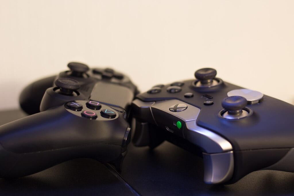 PS4 und Xbox Controller