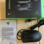 Razer Deathadder von oben mit Verpackung