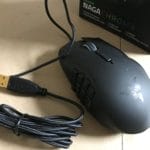 Razer Naga Chroma von oben mit Kabel