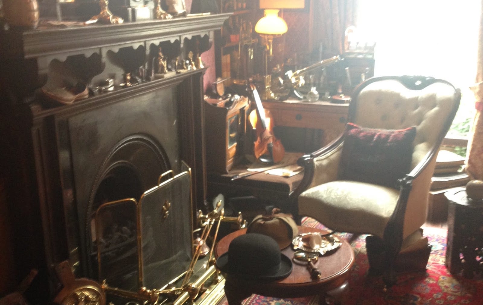 sherlock-holmes-und-dr-watsons-sessel